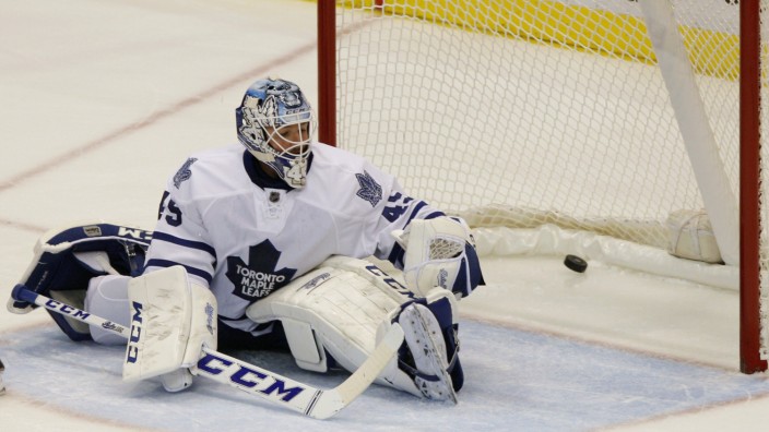 Toronto Maple Leafs goalie Bernier looks back in the net as he is scored on by Detroit Red Wings'Glendening during the second period of their  NHL pre-season hockey game in Detroit
