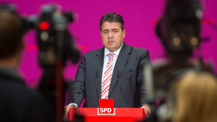 Sigmar Gabriel bei einer Pressekonferenz nach dem SPD-Parteikonvent im Oktober 2013