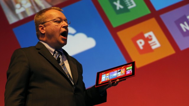 Apple gegen Nokia gegen Microsoft: Nokia-Chef Stephen Elop zeigt das Nokia Tablet Lumia 2520