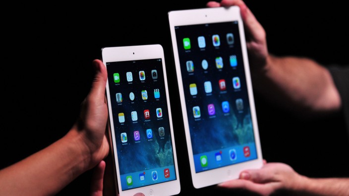 Apple-Produktpräsentation: Das neue iPad Air (rechts) und iPad Mini: Apple will seine Spitzenposition bei Tablets halten.