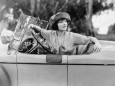 Betty Compson am Steuer eines Autos, 1921