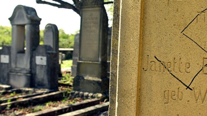Jüdischer Friedhof geschändet