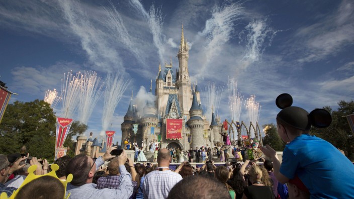 Feuerwerk über dem Märchenschloss in Walt Disney World, Florida