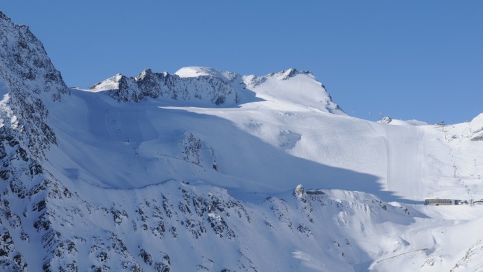 Skifahren in Österreich: Der Rettenbachferner punktet mit sportlichen Gletscherpisten, der benachbarte Tiefenbachferner ist dagegen etwas für Genießer.