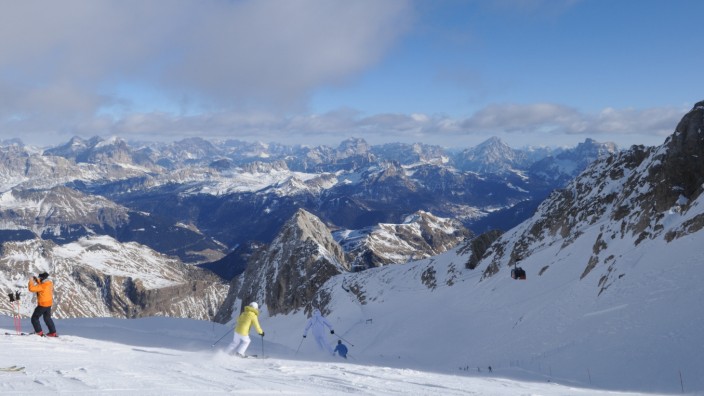 Skifahren in Italien: Grandioser Ausblick: Die Marmolada ist der höchste Skigipfel der Dolomiten.