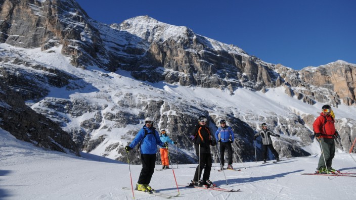 Skifahren in Italien: Einfach großartig: Skifahren am Fuß der Felsklötze der Tofanen.