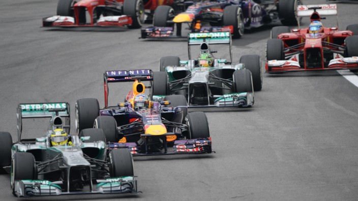 Ende der Formel-1-Saison: Das letzte Formel-1-Rennen mit Acht-Zylinder-Motoren: Sebastian Vettel setzt alles daran, wieder an Nico Rosberg vorbeizuziehen. Es gelang ihm.