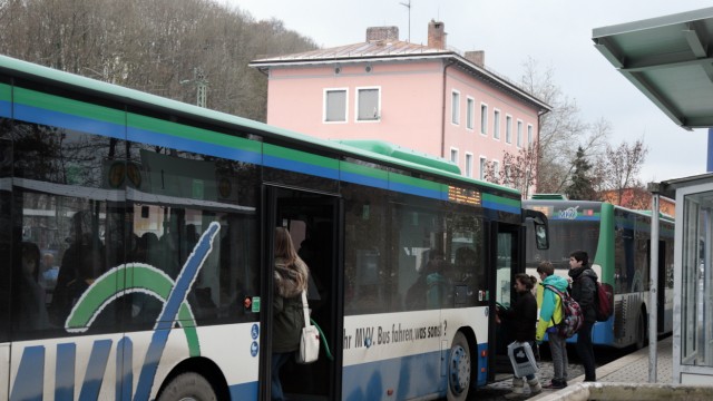 Bruck: UMFRAGE - S- und BusBahnhof