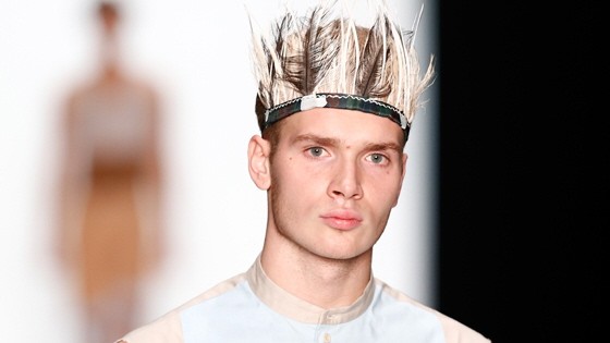 Leonid Alexeev : Mercedes-Benz Fashion Week Russia S/S 2014; Mann mit Schmuck