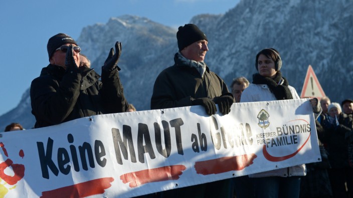 Protest gegen die Mautpflicht: Demonstranten auf der Tiroler Inntalautobahn am Sonntagmorgen.