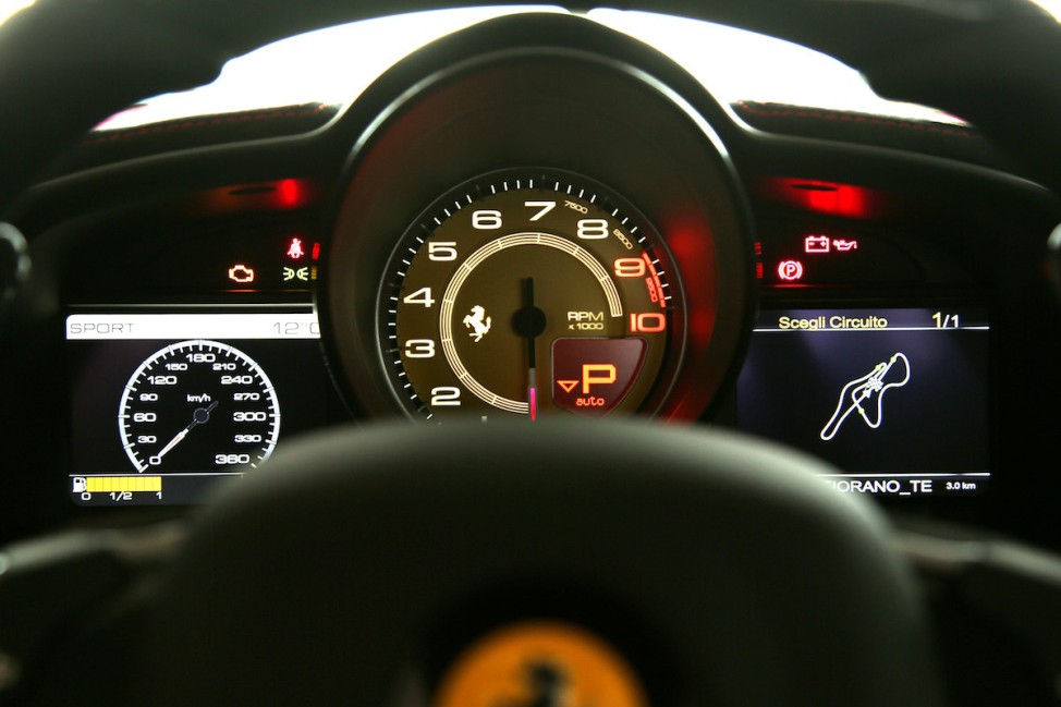 Das Cockpit des Ferrari 458 Speciale