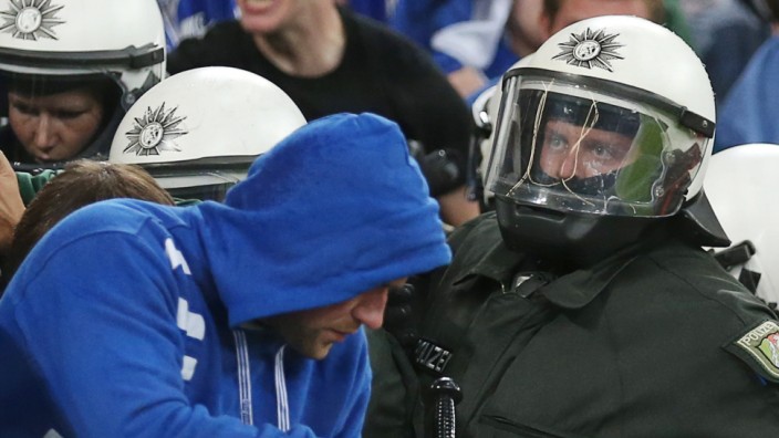 Polizeieinsatz im Schalke-Fanblock