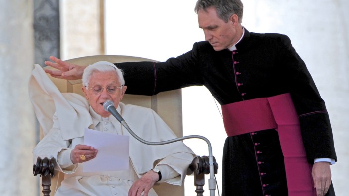 Georg Gänswein und Papst Benedikt XVI.