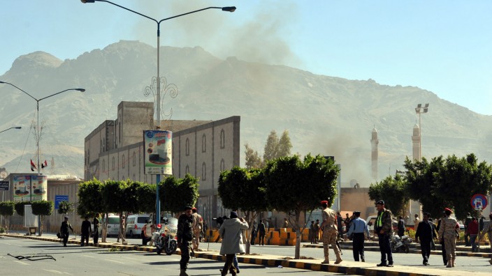 A car bomb rocks Yemen's Defense Ministry