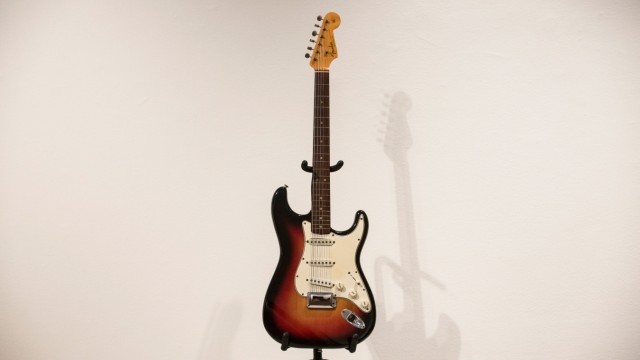 Bob Dylan's Electric Guitar He Used At Newport Folk Festival To Be Auctioned At Christie's