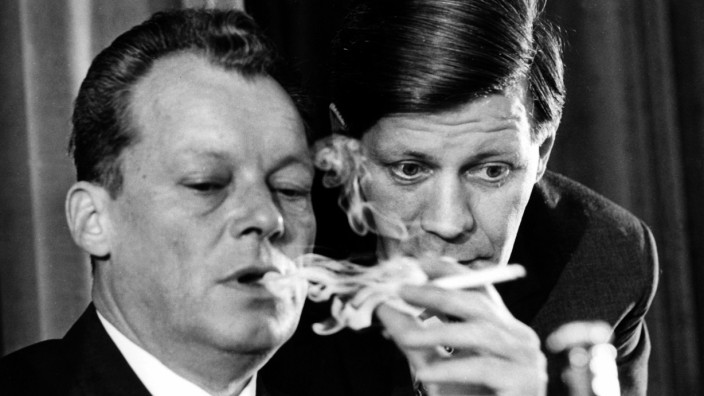 Willy Brandt (l.) und Helmut Schmidt im Gespräch