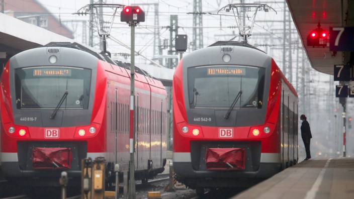 Acht Millionen Überstunden haben die Beschäftigten der Deutschen Bahn angesammelt.
