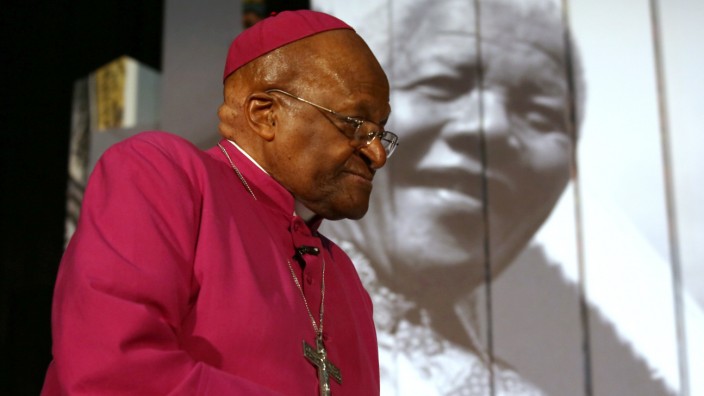 Ausschluss von Glaubensgemeinschaft: Der Nobelpreisträger Desmond Tutu kritisiert die Begleitumstände bei Mandelas Trauerfeierlichkeiten.
