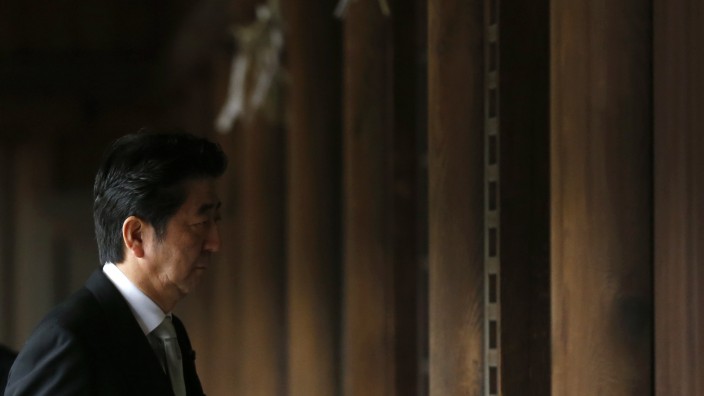 Japan's PM Abe visits Yasukuni shrine in Tokyo