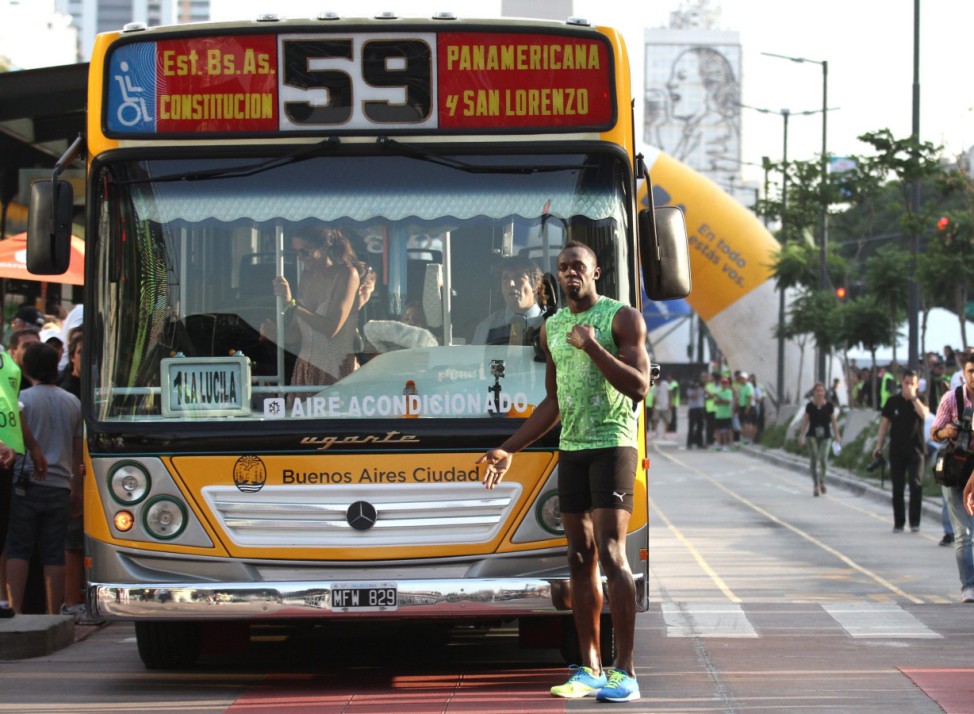 Usain Bolt competes against a bus in Buenos Aires