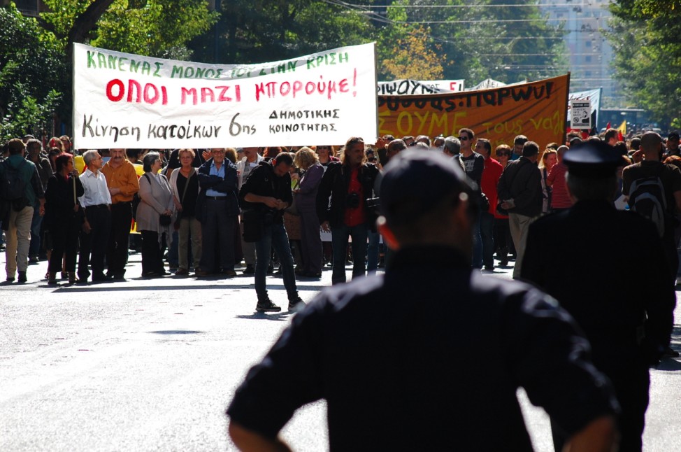 Rassismus in Athen, Griechenland. Goldene Morgenröte greift Migranten und Flüchtlinge an