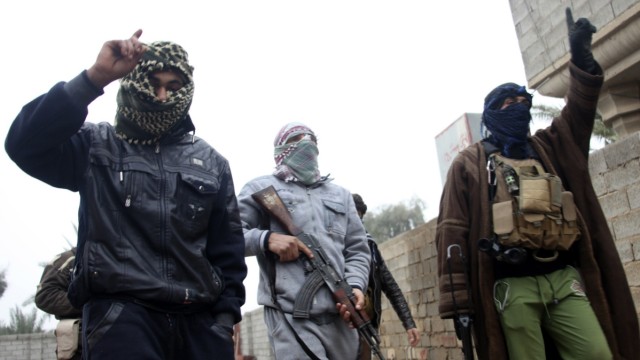 Sunnitische Rebellen in den Straßen von Falludscha