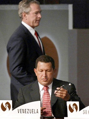 Hugo Chavez und George W. Bush