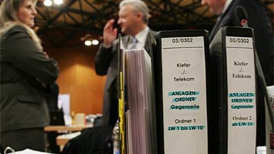 Telekom-Prozess: 17.000 Kläger fordern Schadensersatz von der Telekom.