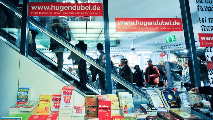 Weltbild-Pleite: Kunden in einer Hugendubel-Filiale in der Münchner Innenstadt