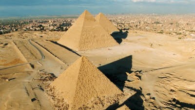 History Channel: Beeindruckende Monumente der Menschheit: die Pyramiden von Giseh.