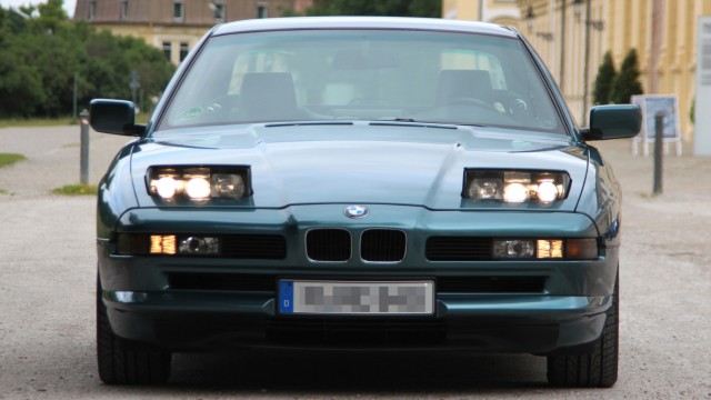 Der BMW 8er war vor allem für seine Klappscheinwerfer bekannt.