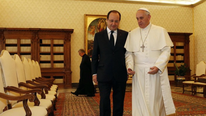 Hollande meets Pope Francis