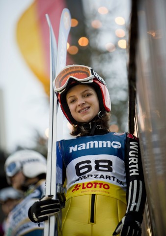 Gianina ERNST Deutschland Halbfigur Qualifikation am 20 12 2013 FIS Skisprung Weltcup der Frauen