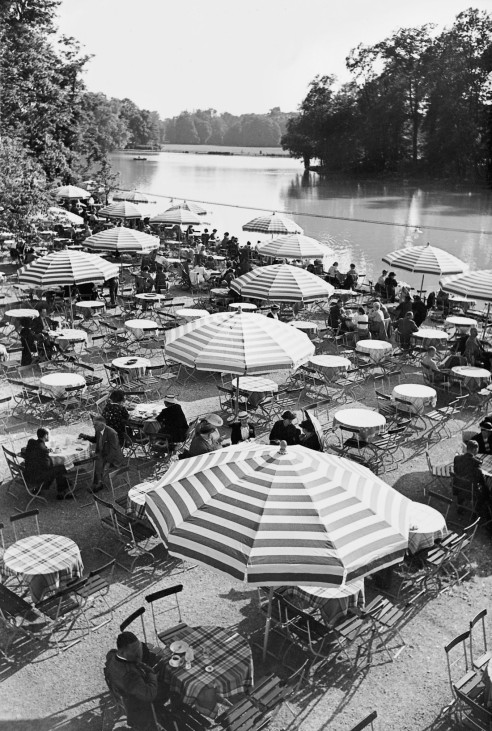 Seehaus-Terrasse am Kleinhesseloher See, 1937