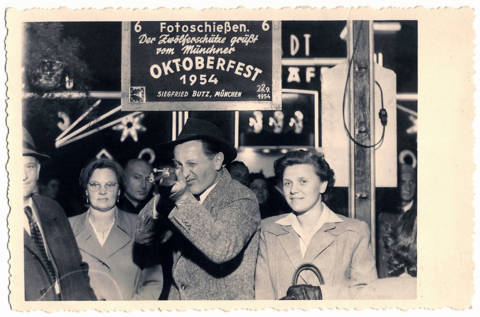 Schießbude Oktoberfest 1954 - Volltreffer!