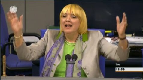 Claudia Roth singt im Bundestag