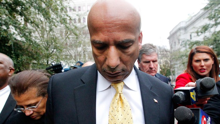 Former New Orleans Mayor Ray Nagin leaves the courthouse in New Orleans