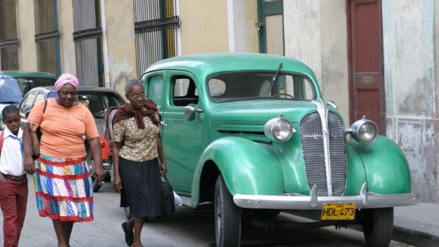 Kuba und die Autos: Oldtimer gehören auf Kuba zum Alltag. Und das wird auch in Zukunft so bleiben: Einen Neuwagen kann sich kaum jemand leisten.