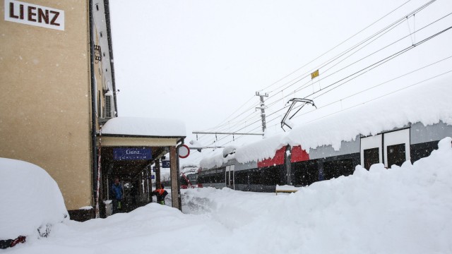 Heavy snowfall in Kartitsch, Leinz, East Tyrol