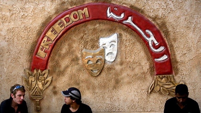 Theater im Westjordanland: Verbunden mit einer Institution des Friedens: Palästinenser vor dem Freedom Theatre.