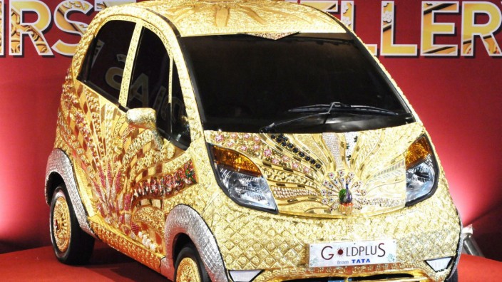 World's first gold jewelery car
