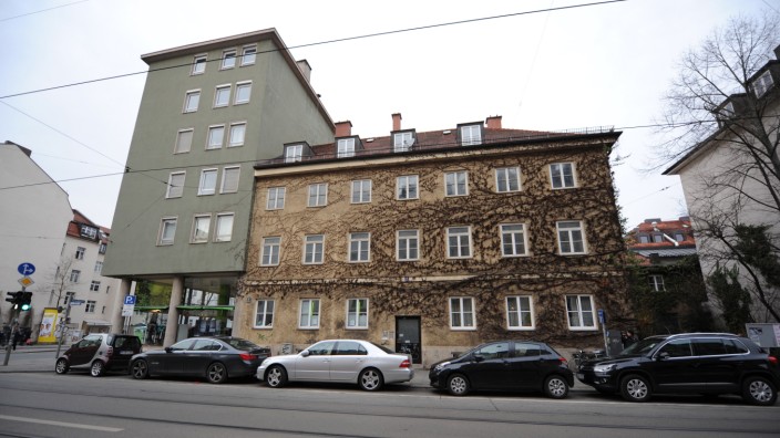 Wohnungen in München: Alle Anstrengungen der Aktivisten von Goldgrund waren vergebens. Die Häuser in der Müllerstraße 2 und 4 werden abgerissen, das Eckhaus bleibt stehen.