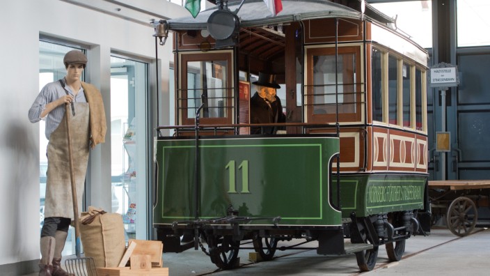 Er ist fast 120 Jahre alt und wurde immer wieder neu gestaltet: Nun haben Restauratoren den ältesten Pferde-Straßenbahnwagen Süddeutschlands wieder fast in seinen Ursprungszustand versetzt.