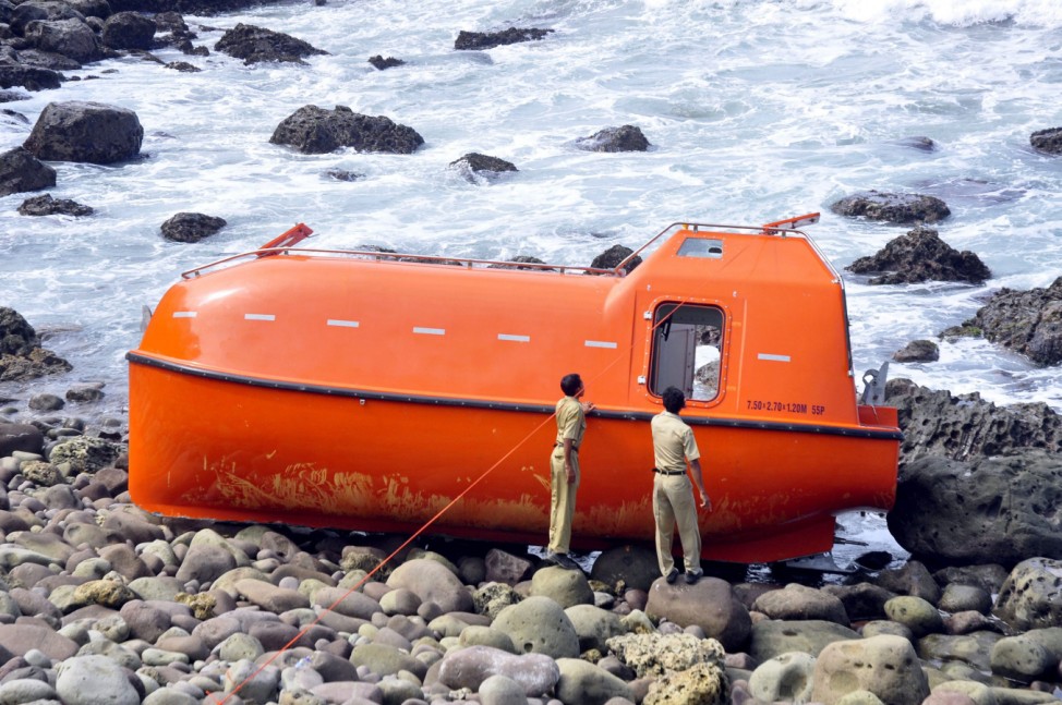 Lifeboat stranded in Kebumen