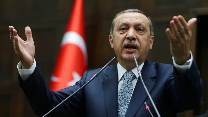 Korruptionsaffäre in der Türkei: Recep Tayyip Erdoğan: Im Internet tauchen angebliche Aufnahmen von kompromittierenden Telefonaten des türkischen Ministerpräsidenten mit seinem Sohn auf