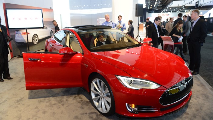 Elektro-Auto-Hersteller Tesla Elon Musk baut Batterie-Akku-Gigafabrik