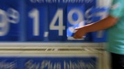 Automobilexperte Dudenhöffer: Tägliches Wechselspiel an der Tankstelle - nun überprüft das Bundeskartellamt die Spritpreise.