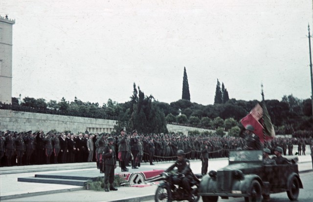 Wehrmacht, italienische Soldaten, Parade, Athen; Generalfeldmarschall List Foto: Oliver Das Gupta / SZ Photo