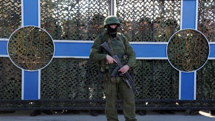 Krim-Krise: Szene auf der Krim: Die Eskalation auf der Halbinsel schürt weltweit Kriegsängste.