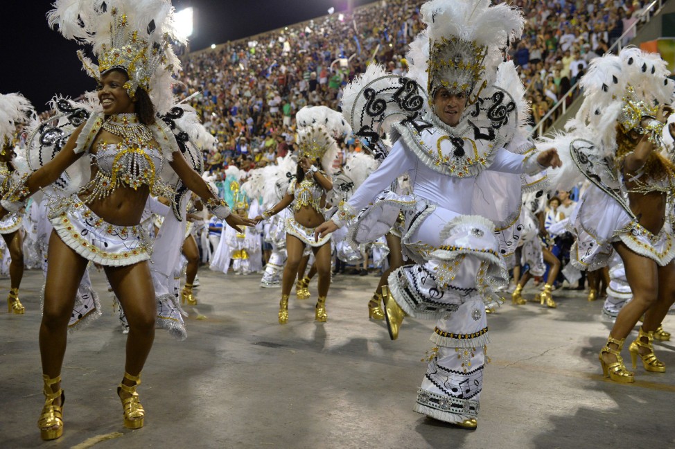 Die Portela Sambaschule bei ihrer Performance am zweiten Tag des Karnevals in Rio